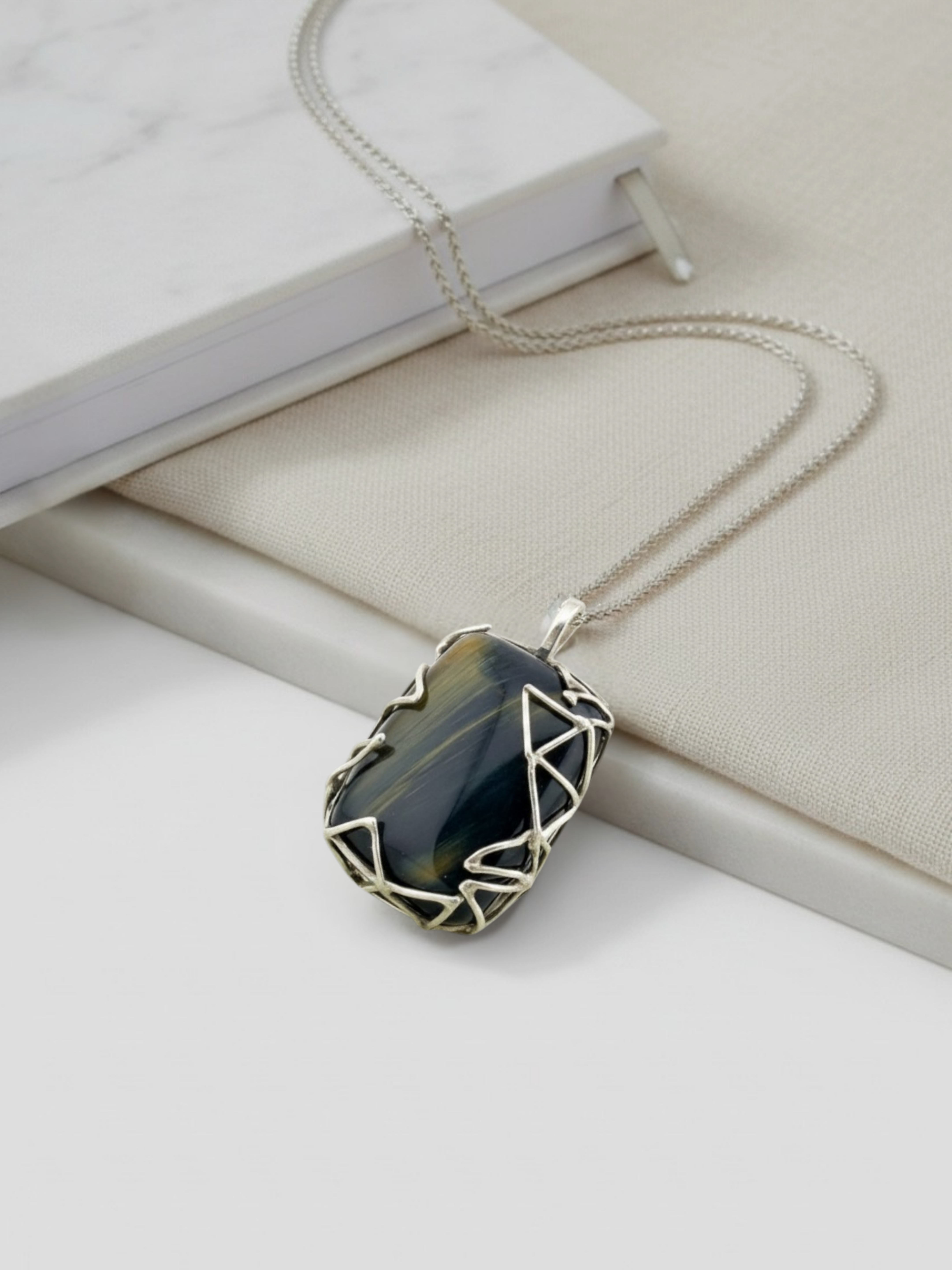 Hugger Pendant + Chain